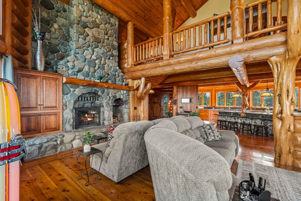 Bonners Ferry, Idaho, 83805, United States, 3 Bedrooms Bedrooms, ,4 BathroomsBathrooms,Residential,For Sale,1984473