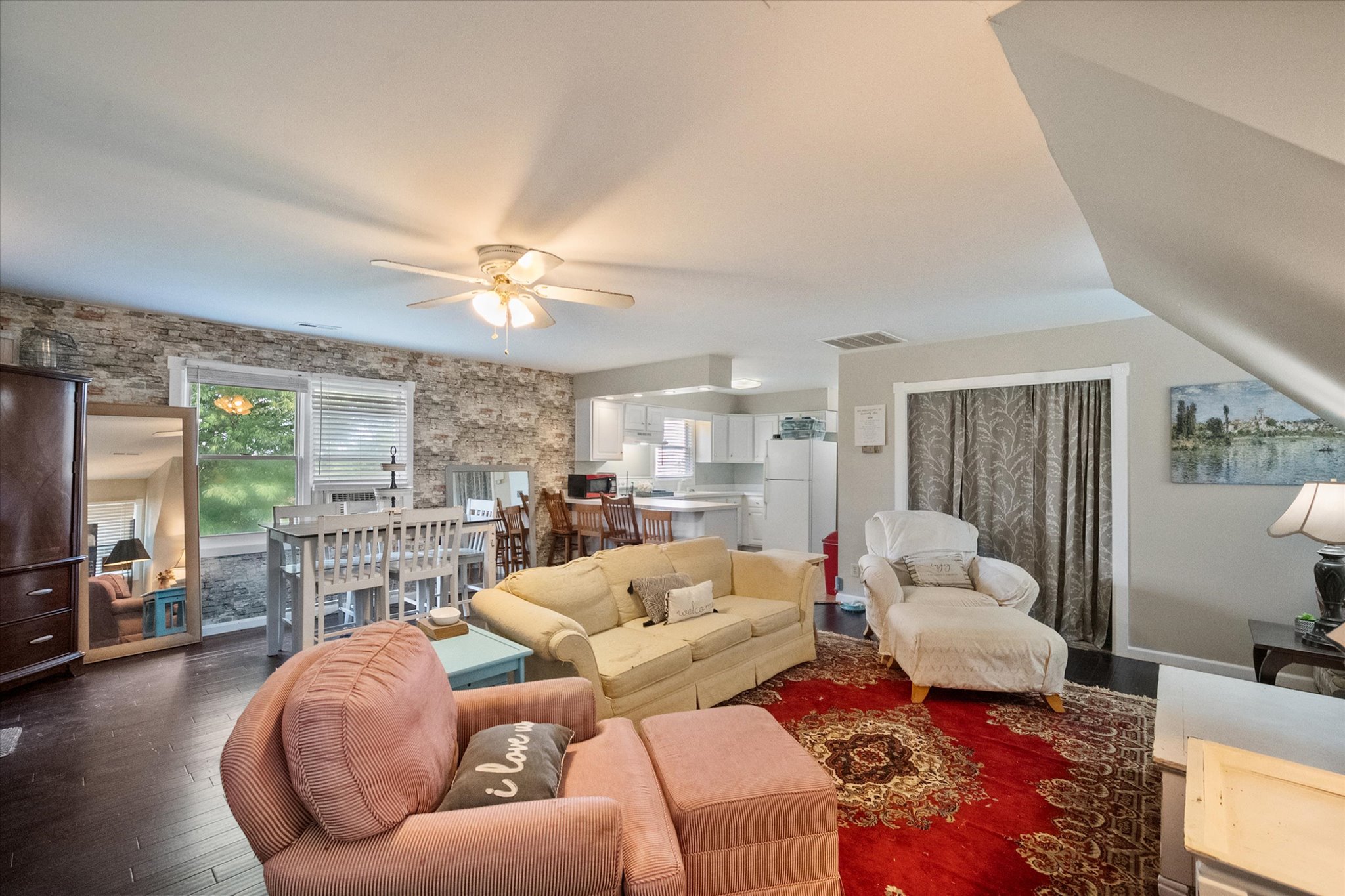 Shelbyville, Kentucky, 40065, United States, 4 Bedrooms Bedrooms, ,3 BathroomsBathrooms,Residential,For Sale,1986481