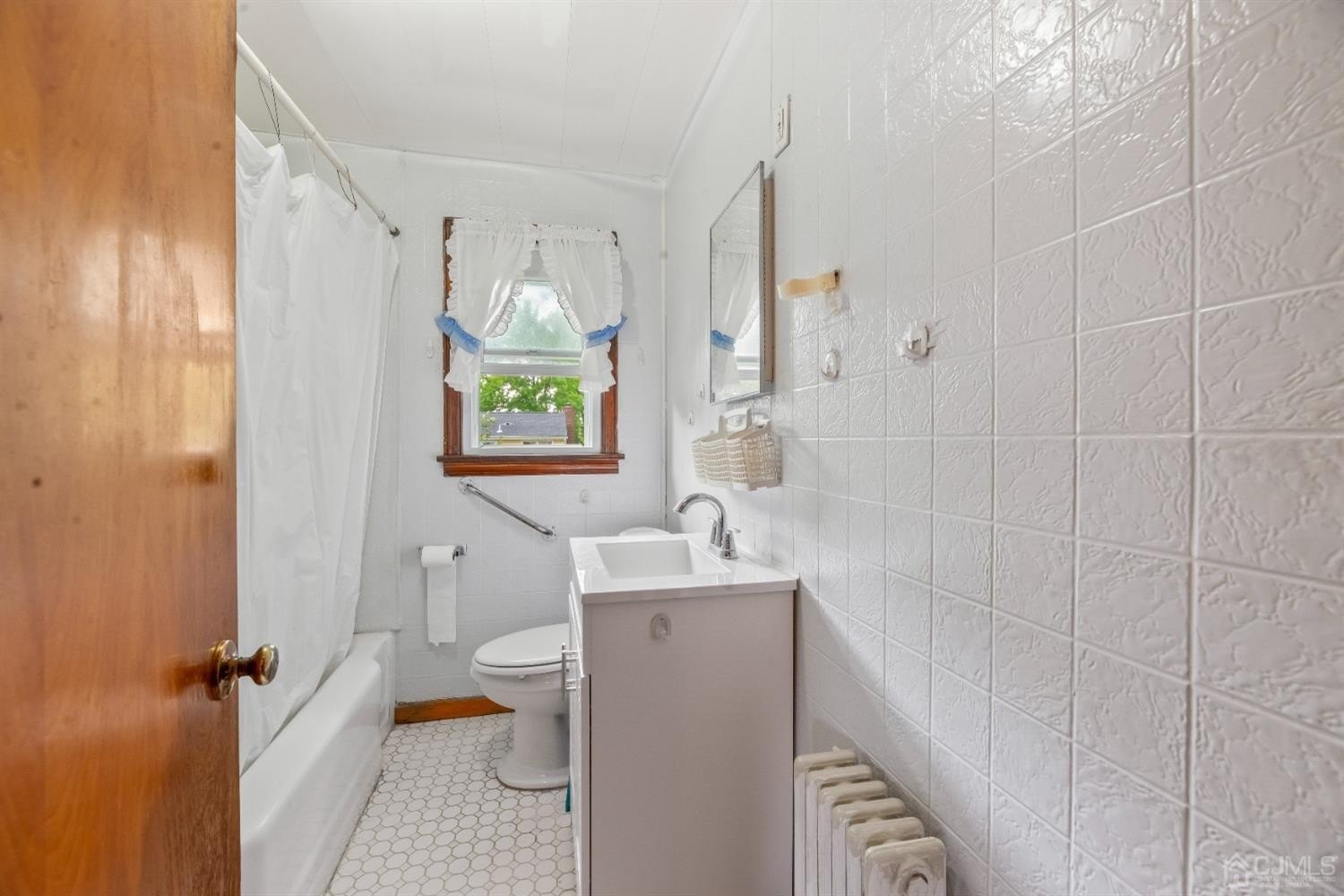 Edison, New Jersey, 08820, United States, 3 Bedrooms Bedrooms, ,1 BathroomBathrooms,Residential,For Sale,1873251