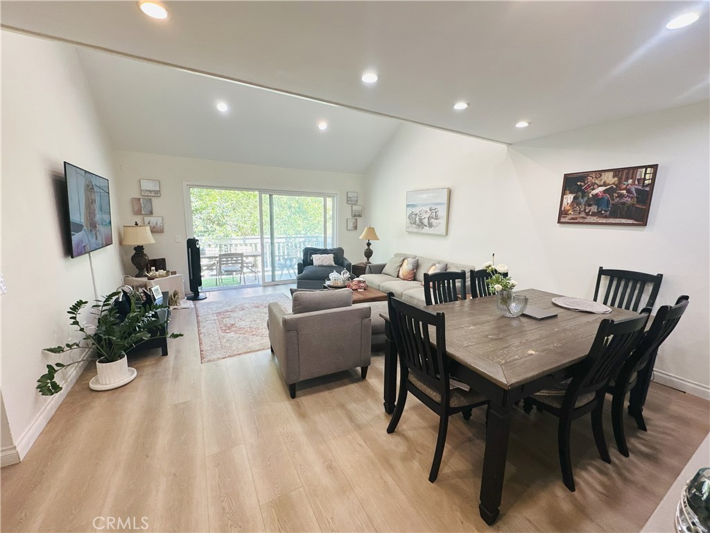 Canoga Park, California, 91303, United States, 2 Bedrooms Bedrooms, ,1 BathroomBathrooms,Residential,For Sale,1903560