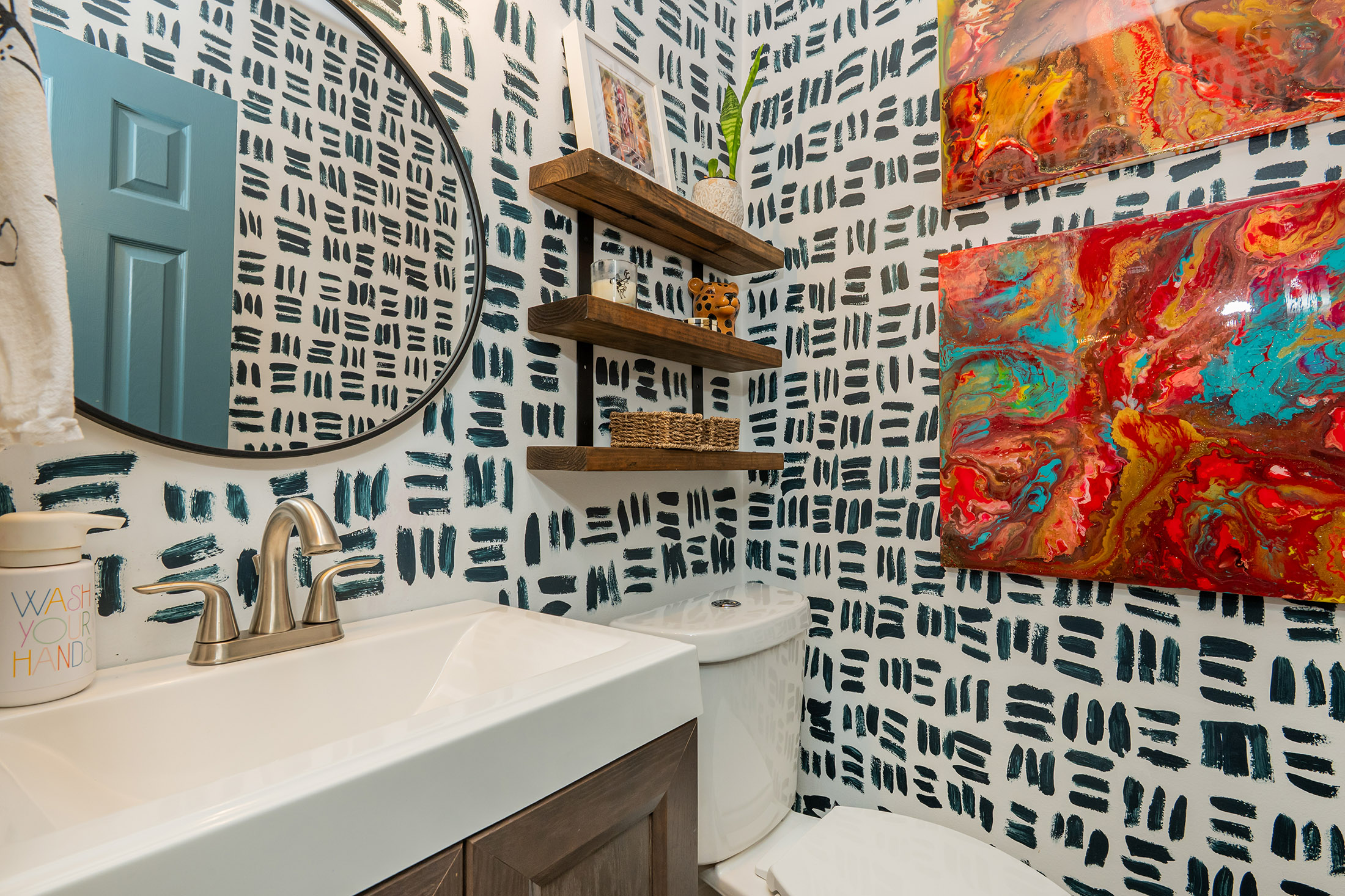  Walk to Canton Street, Private Creekside Backyard, Newly Priced 3-BR in Downtown - 物件實景