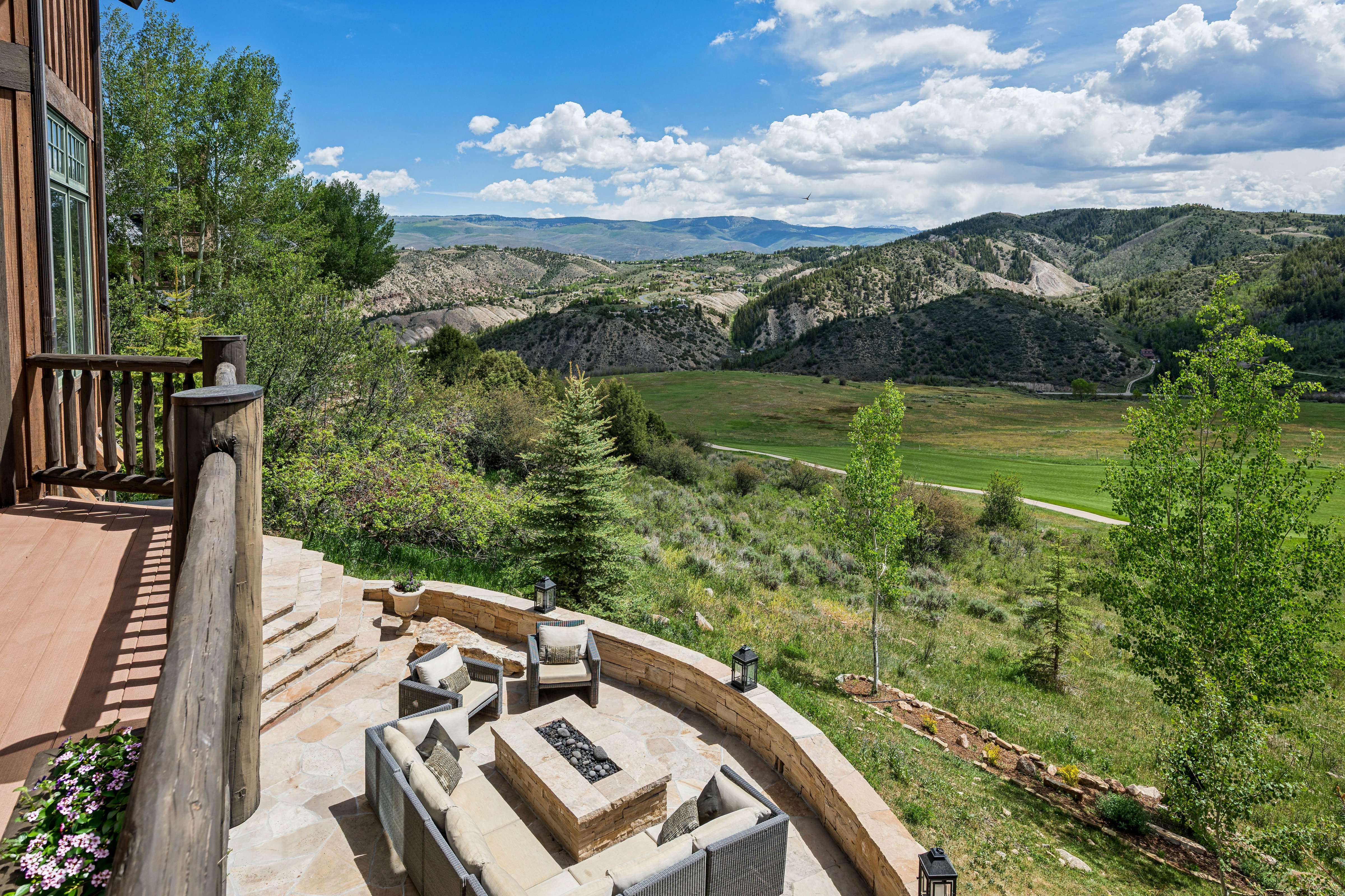  35 Stag Gulch Court Embraces Open Space Meadows With Golf Course Access - 物件實景
