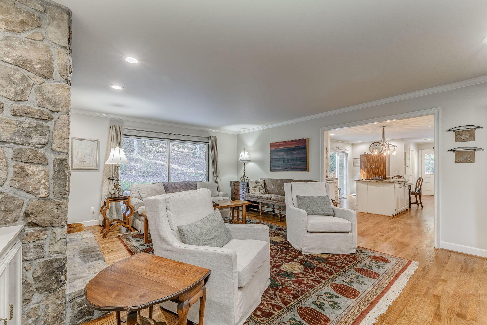 Dalton, Georgia, 30720, United States, 4 Bedrooms Bedrooms, ,4 BathroomsBathrooms,Residential,For Sale,1998245