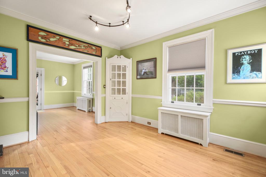 Fredericksburg, Virginia, 22401, United States, 4 Bedrooms Bedrooms, ,2 BathroomsBathrooms,Residential,For Sale,1826966