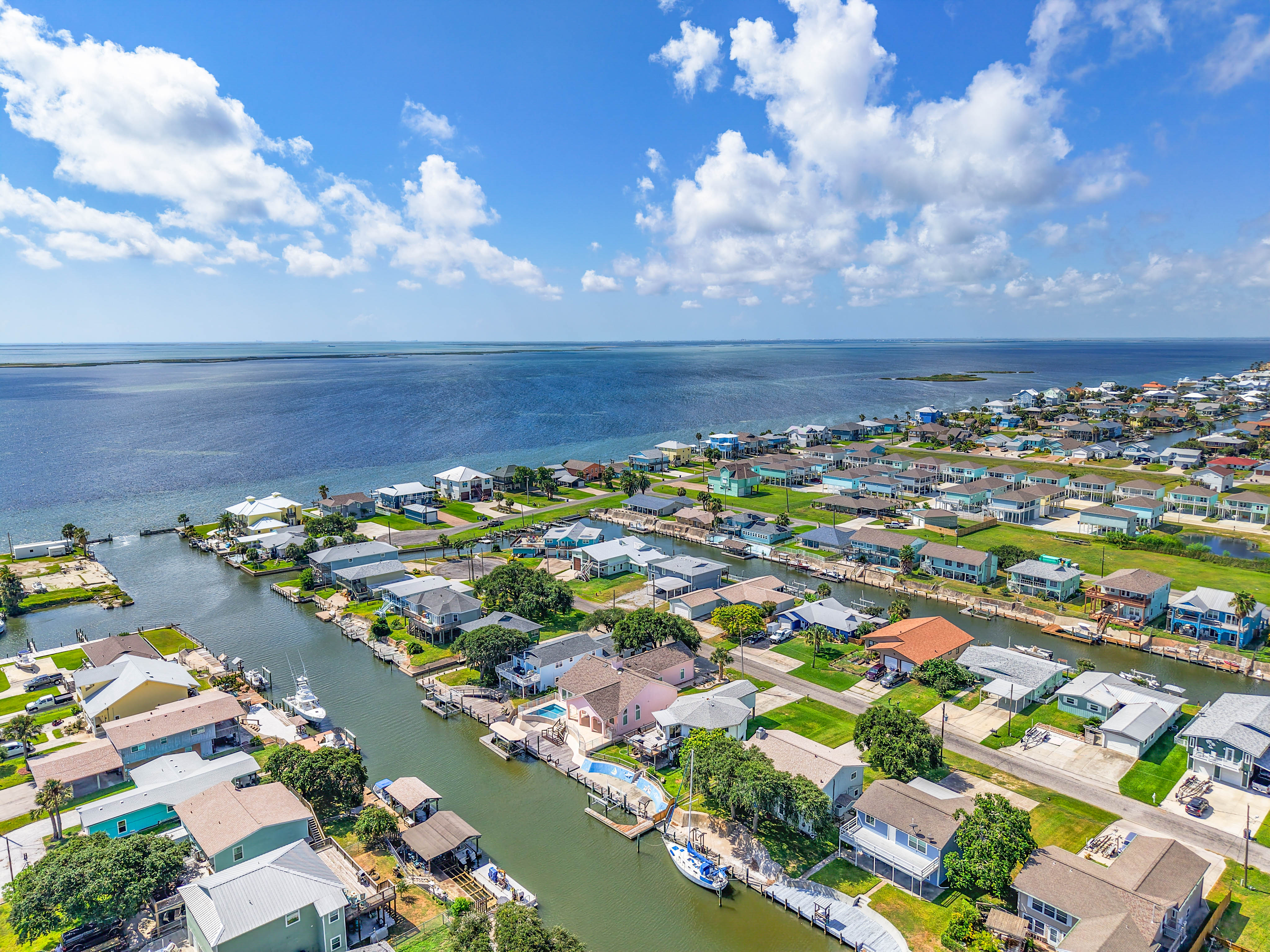  Waterfront Retreat with Heated Pool and Boat Lift - 物件實景