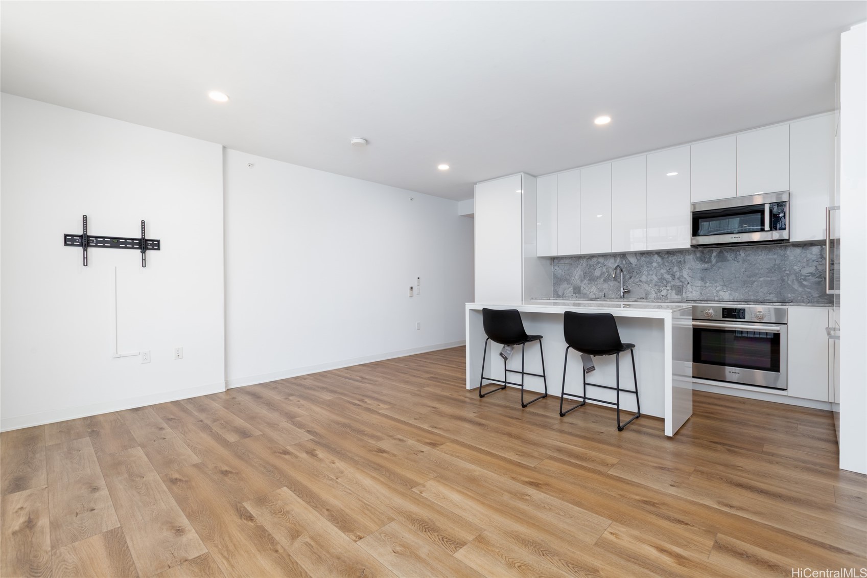 Honolulu, Hawaii, 96814, United States, 1 Bedroom Bedrooms, ,1 BathroomBathrooms,Residential,For Sale,1890945