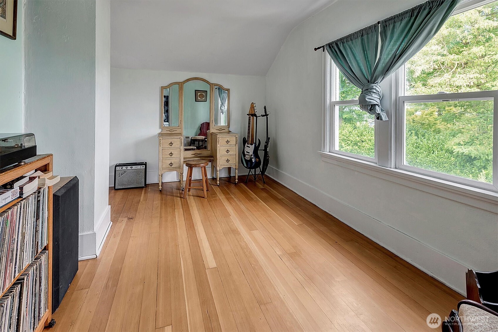 Seattle, Washington, 98108, United States, 4 Bedrooms Bedrooms, ,2 BathroomsBathrooms,Residential,For Sale,1912316