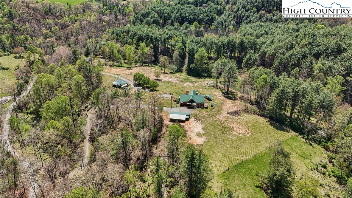 Grassy Creek, North Carolina, 28631, United States, 3 Bedrooms Bedrooms, ,4 BathroomsBathrooms,Residential,For Sale,1794520