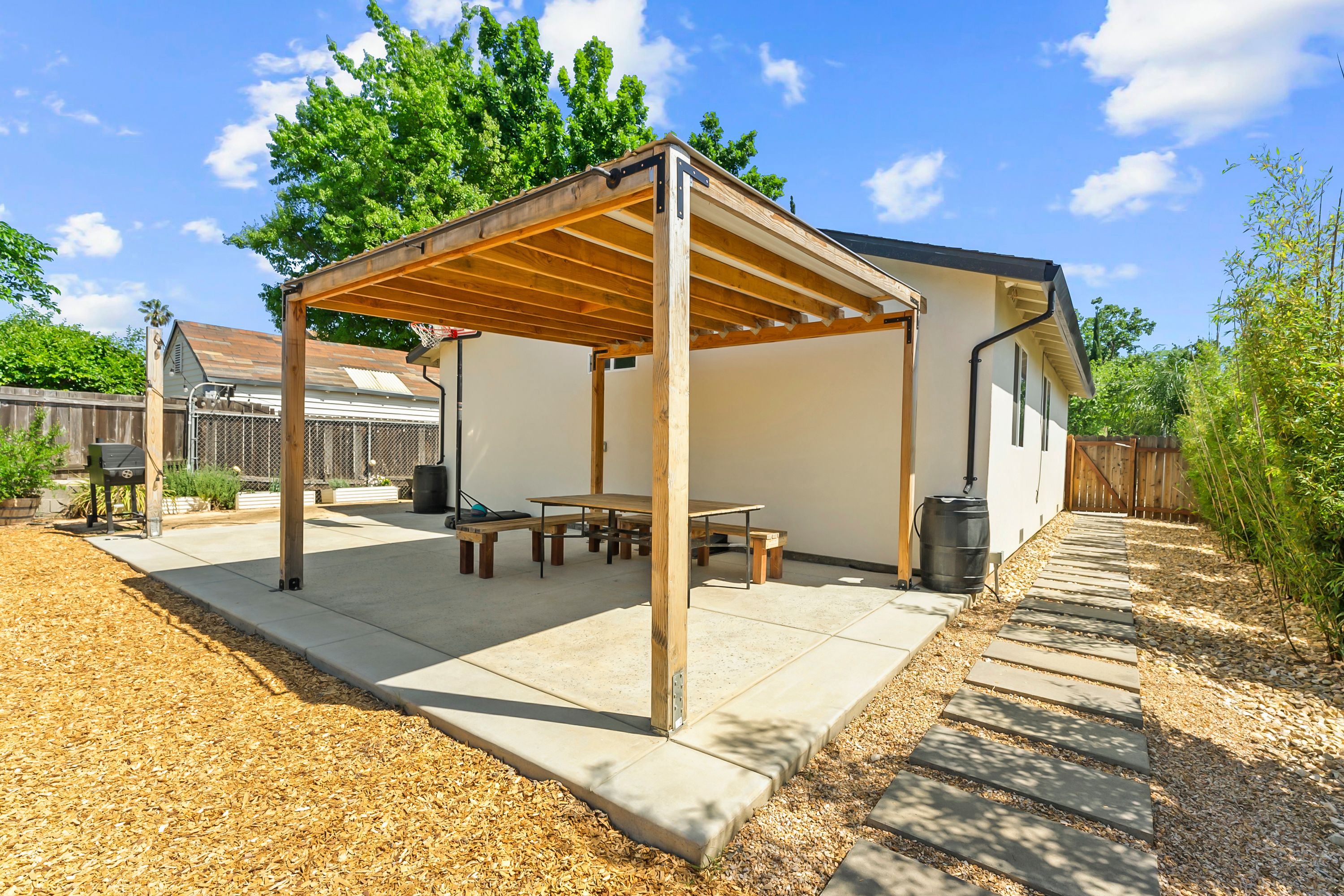  5060 Mendocino Boulevard, Sacramento, CA 95820 - 物件實景