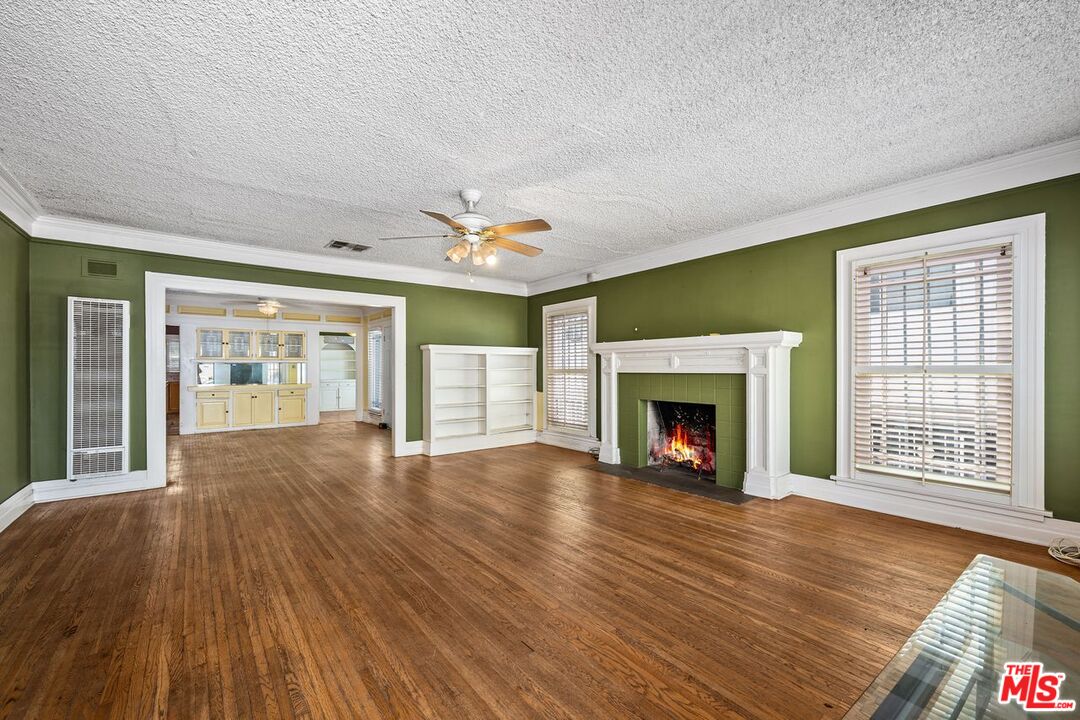 Los Angeles, California, 90004, United States, 3 Bedrooms Bedrooms, ,1 BathroomBathrooms,Residential,For Sale,1896510