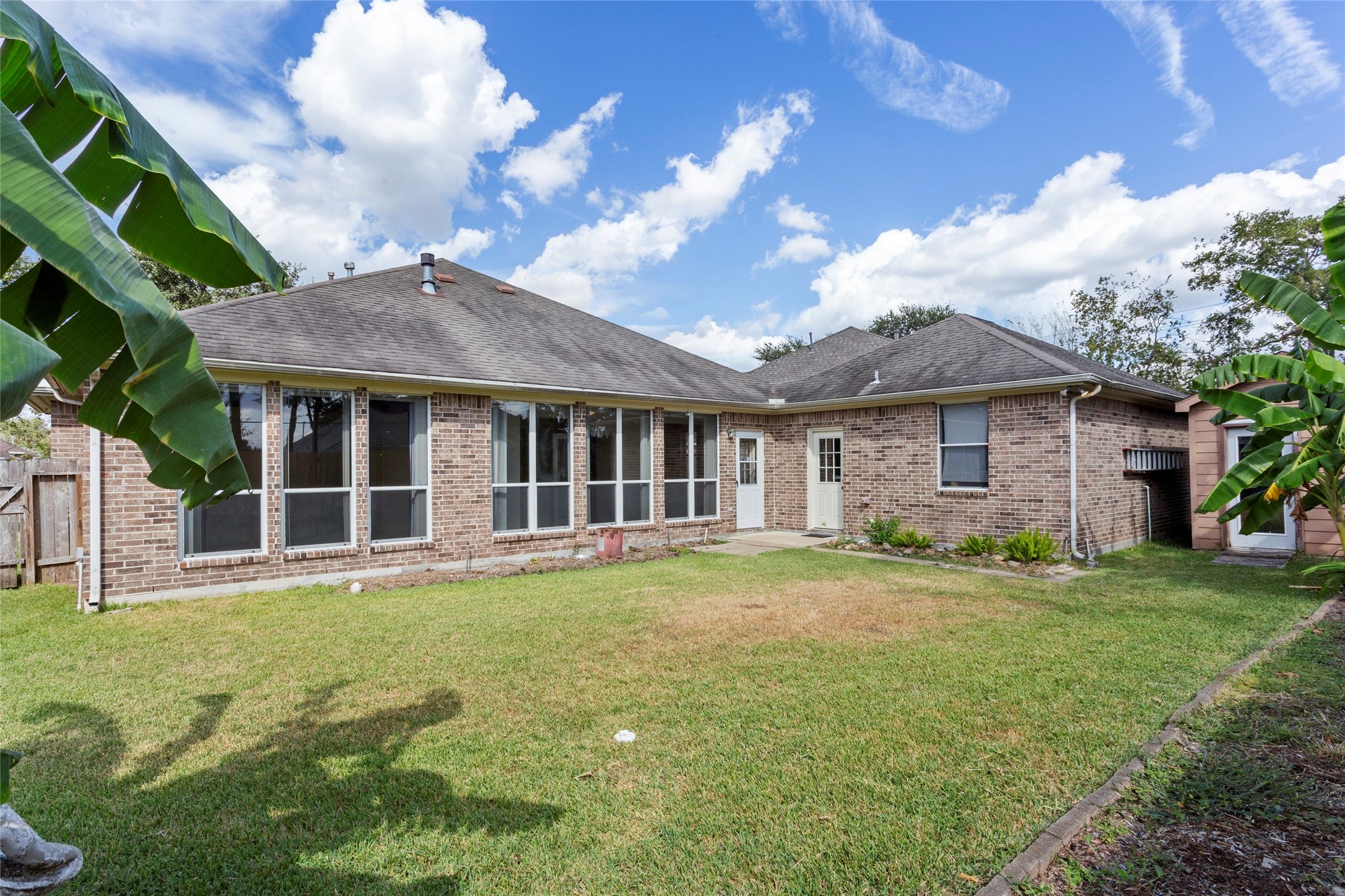 Houston, Texas, 77055, United States, 3 Bedrooms Bedrooms, ,2 BathroomsBathrooms,Residential,For Sale,1923474