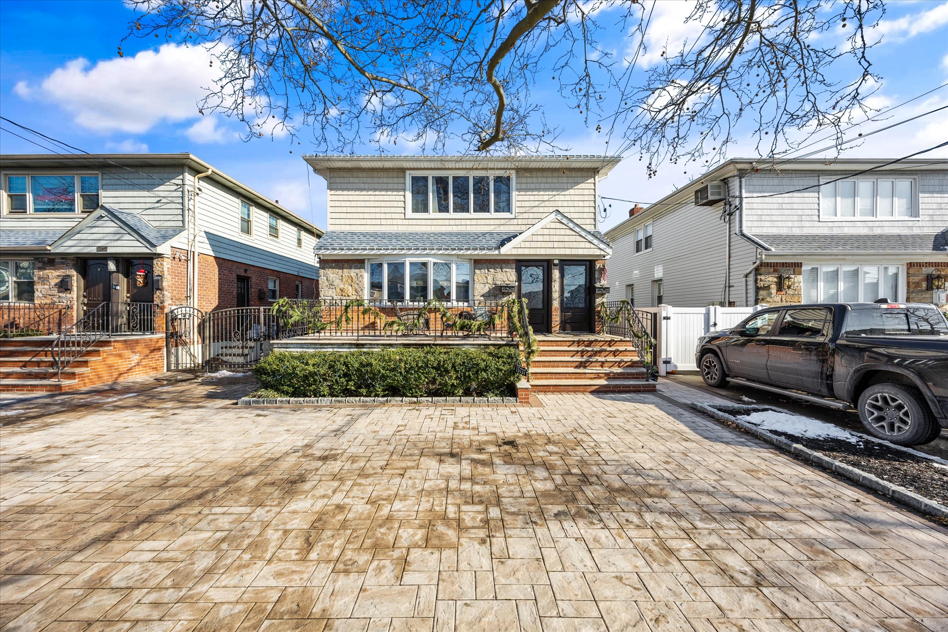 Howard Beach, New York, 11414, United States, 6 Bedrooms Bedrooms, ,2 BathroomsBathrooms,Residential,For Sale,2005661