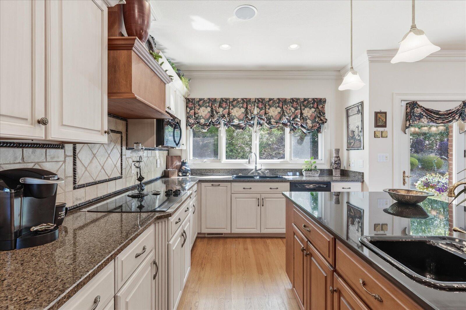 Guild, Tennessee, 37340, United States, 4 Bedrooms Bedrooms, ,5 BathroomsBathrooms,Residential,For Sale,2040612