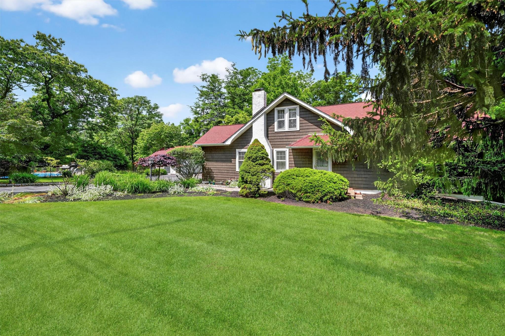 Airmont, New York, 10901, United States, 5 Bedrooms Bedrooms, ,3 BathroomsBathrooms,Residential,For Sale,1868827