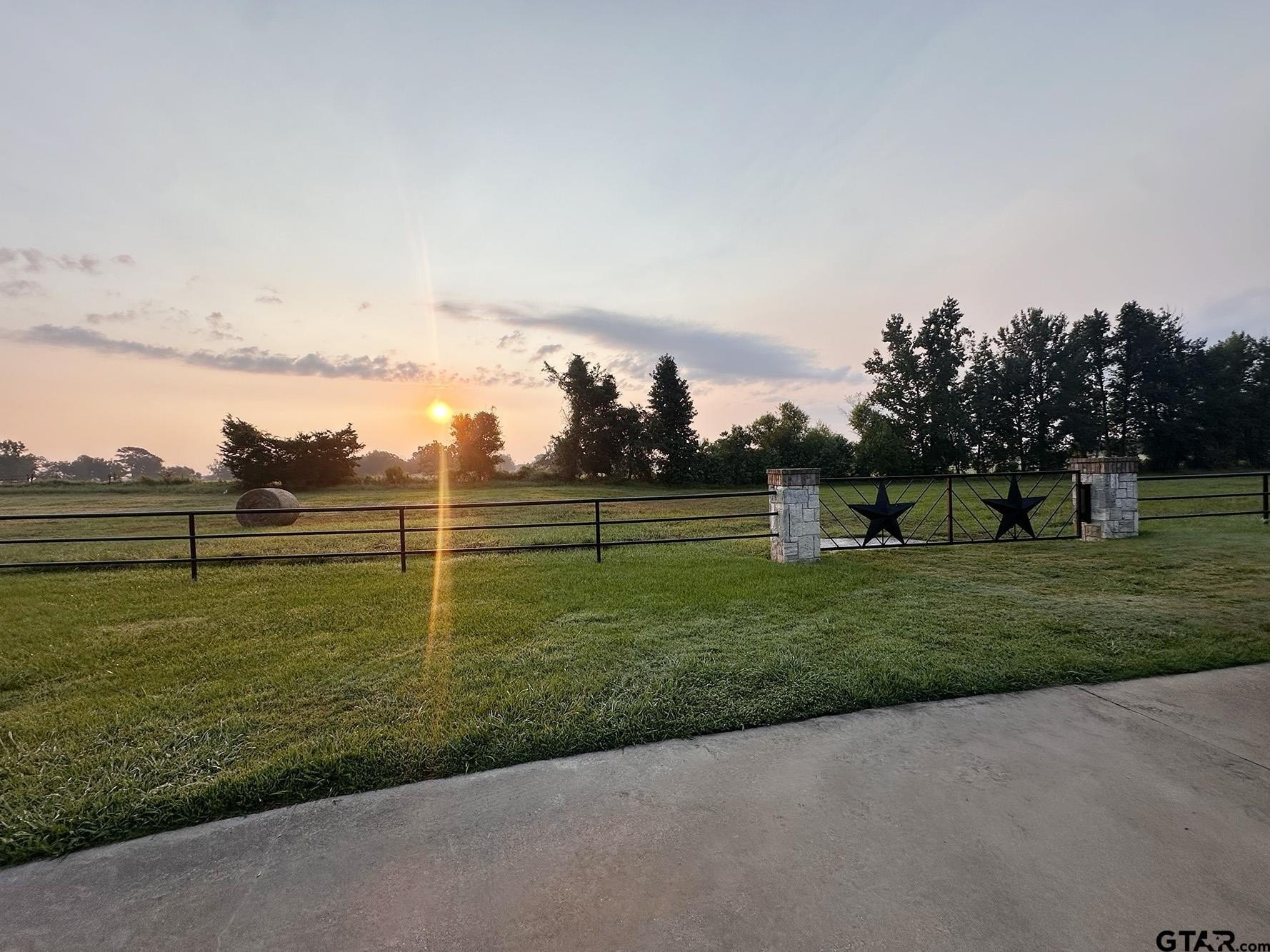 Pittsburg, Texas, 75686, United States, 5 Bedrooms Bedrooms, ,4 BathroomsBathrooms,Residential,For Sale,1978911