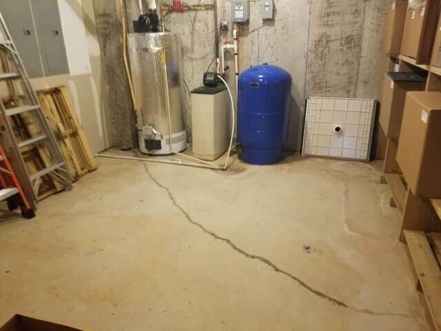 Walnut Shade, Missouri, 65771, United States, 6 Bedrooms Bedrooms, ,5 BathroomsBathrooms,Residential,For Sale,1975828