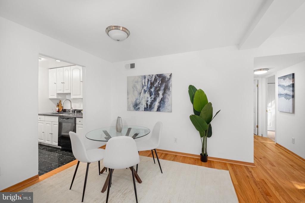 Washington, District of Columbia, 20009, United States, 2 Bedrooms Bedrooms, ,2 BathroomsBathrooms,Residential,For Sale,1981546