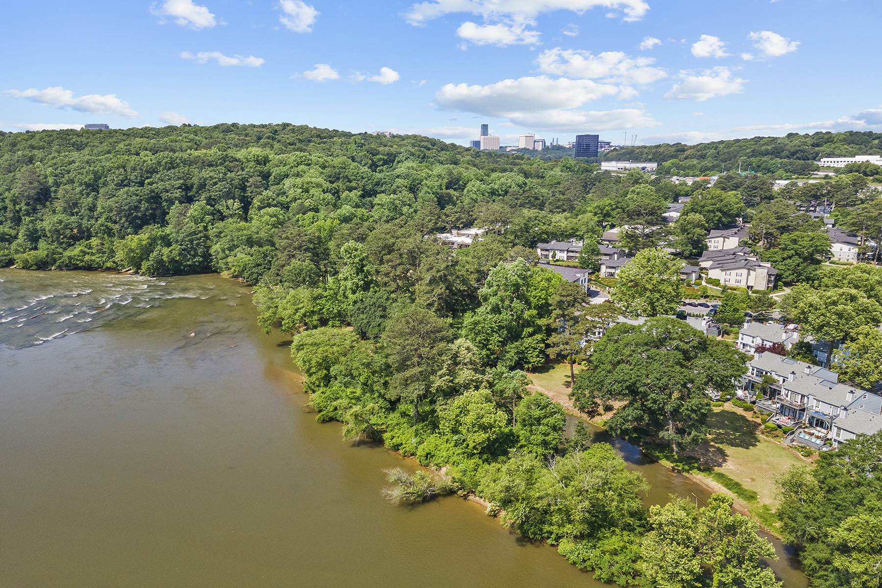  Mid-Century Modern Townhome in Gated Community Along The Chattahoochee River - 物件實景