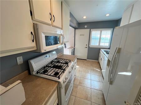 Los Angeles, California, 90016, United States, 2 Bedrooms Bedrooms, ,2 BathroomsBathrooms,Residential,For Sale,1980919