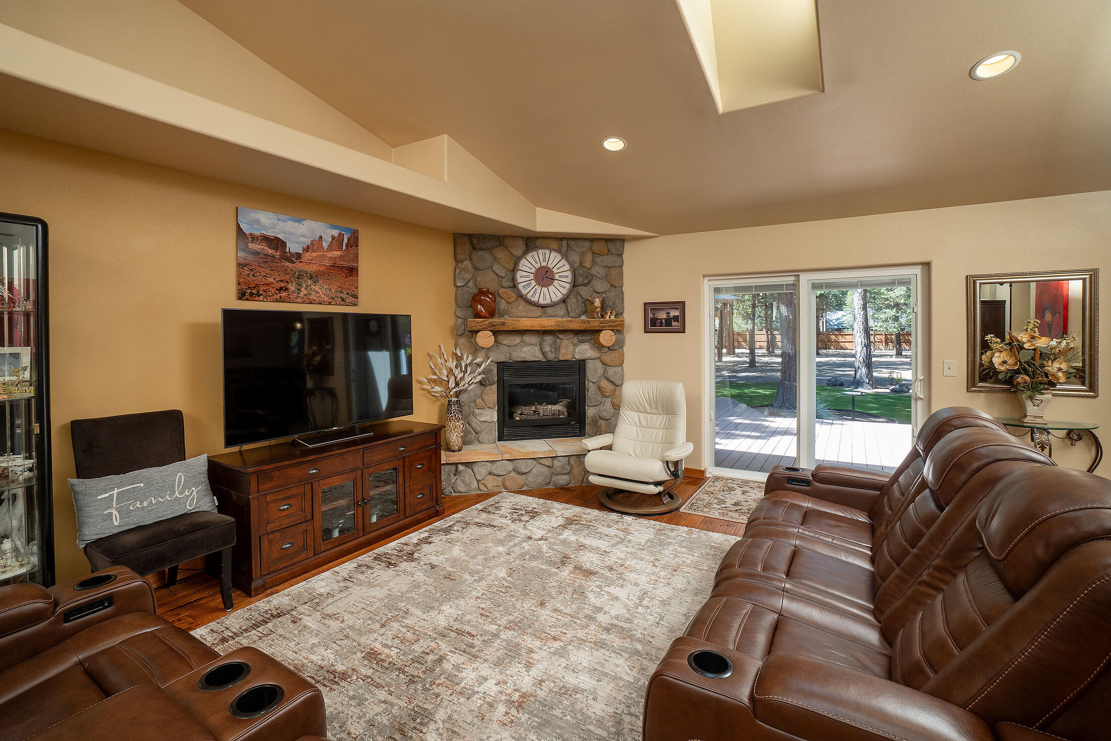 La Pine, Oregon, 97739, United States, 3 Bedrooms Bedrooms, ,2 BathroomsBathrooms,Residential,For Sale,1885298