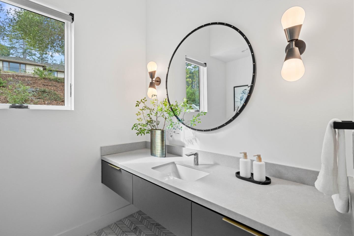 Hillsborough, California, 94010, United States, 5 Bedrooms Bedrooms, ,7 BathroomsBathrooms,Residential,For Sale,1995622