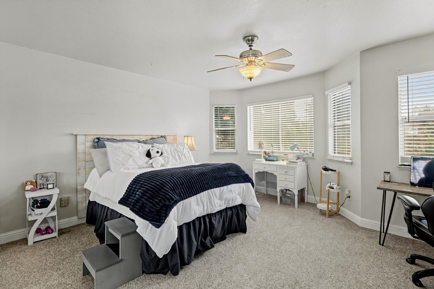 Elk Grove, California, 95624, United States, 4 Bedrooms Bedrooms, ,4 BathroomsBathrooms,Residential,For Sale,1987629