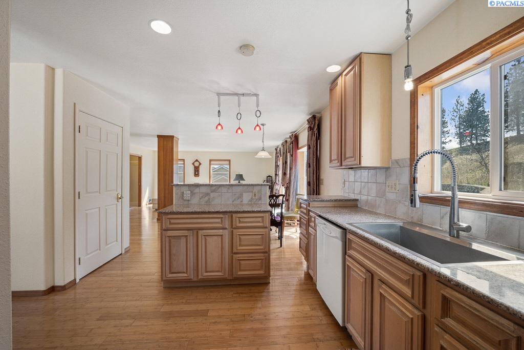 Pullman, Washington, 99163, United States, 4 Bedrooms Bedrooms, ,3 BathroomsBathrooms,Residential,For Sale,1777658