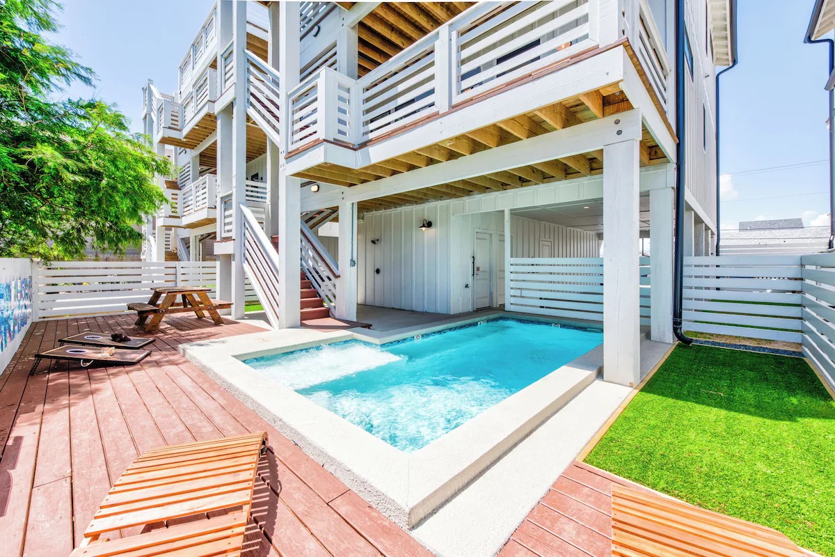 Port Aransas, Texas, 78373, United States, 5 Bedrooms Bedrooms, ,4 BathroomsBathrooms,Residential,For Sale,1982131