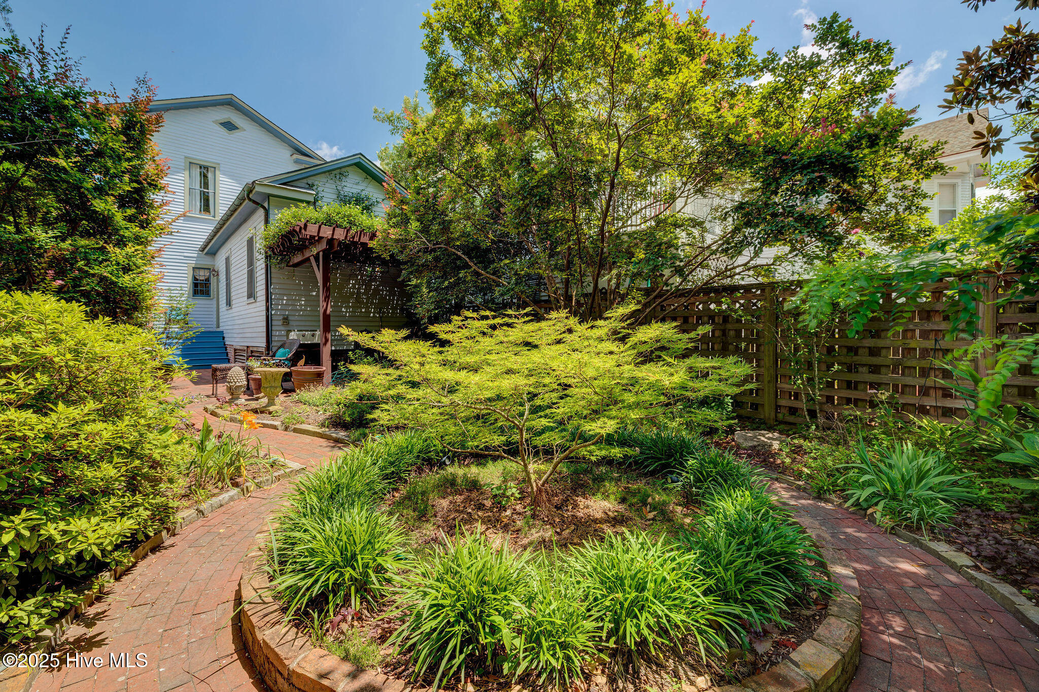 Wilmington, North Carolina, 28401, United States, 4 Bedrooms Bedrooms, ,3 BathroomsBathrooms,Residential,For Sale,1874502