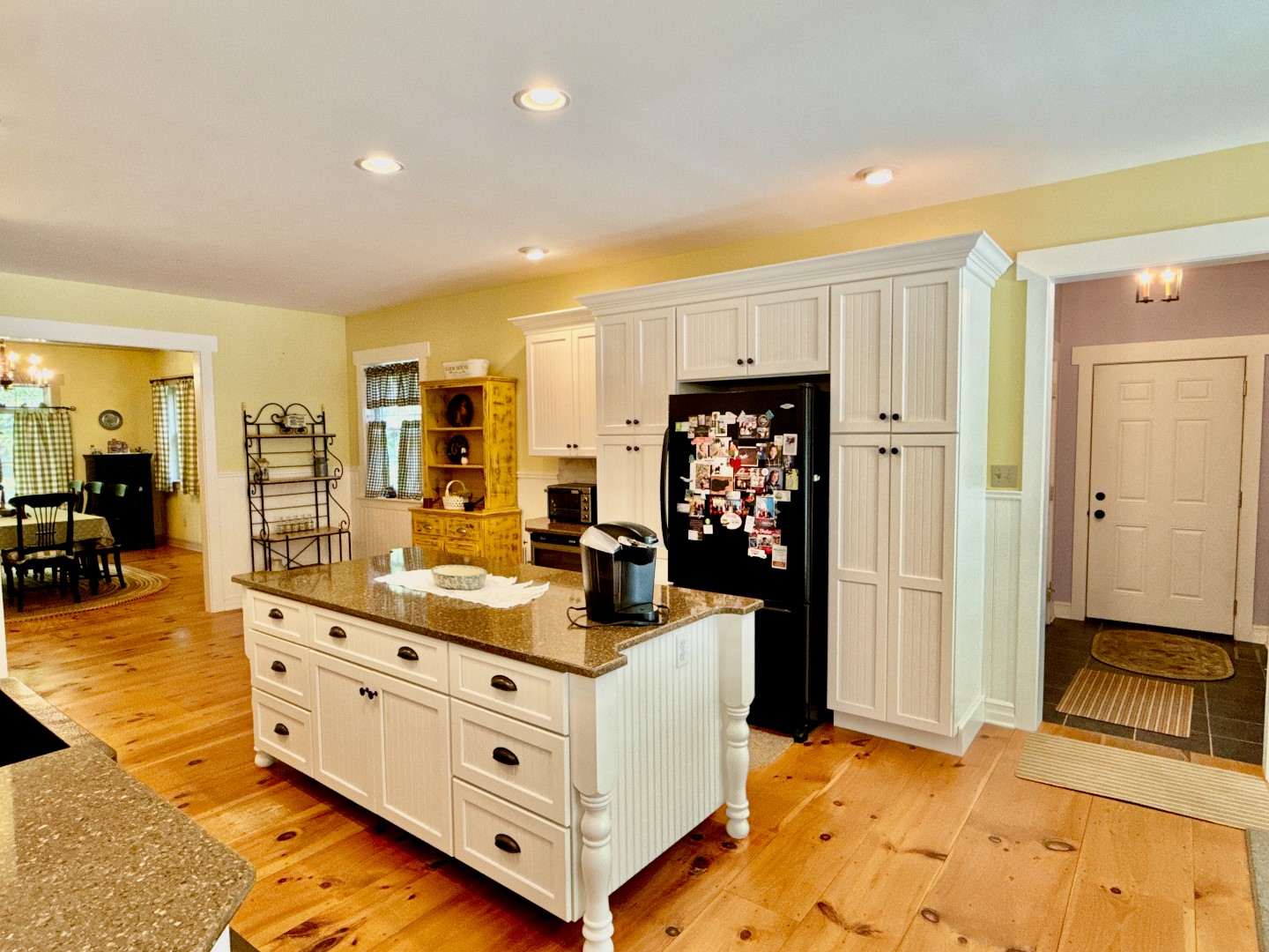 Hawley, Pennsylvania, 18428, United States, 3 Bedrooms Bedrooms, ,4 BathroomsBathrooms,Residential,For Sale,1846687