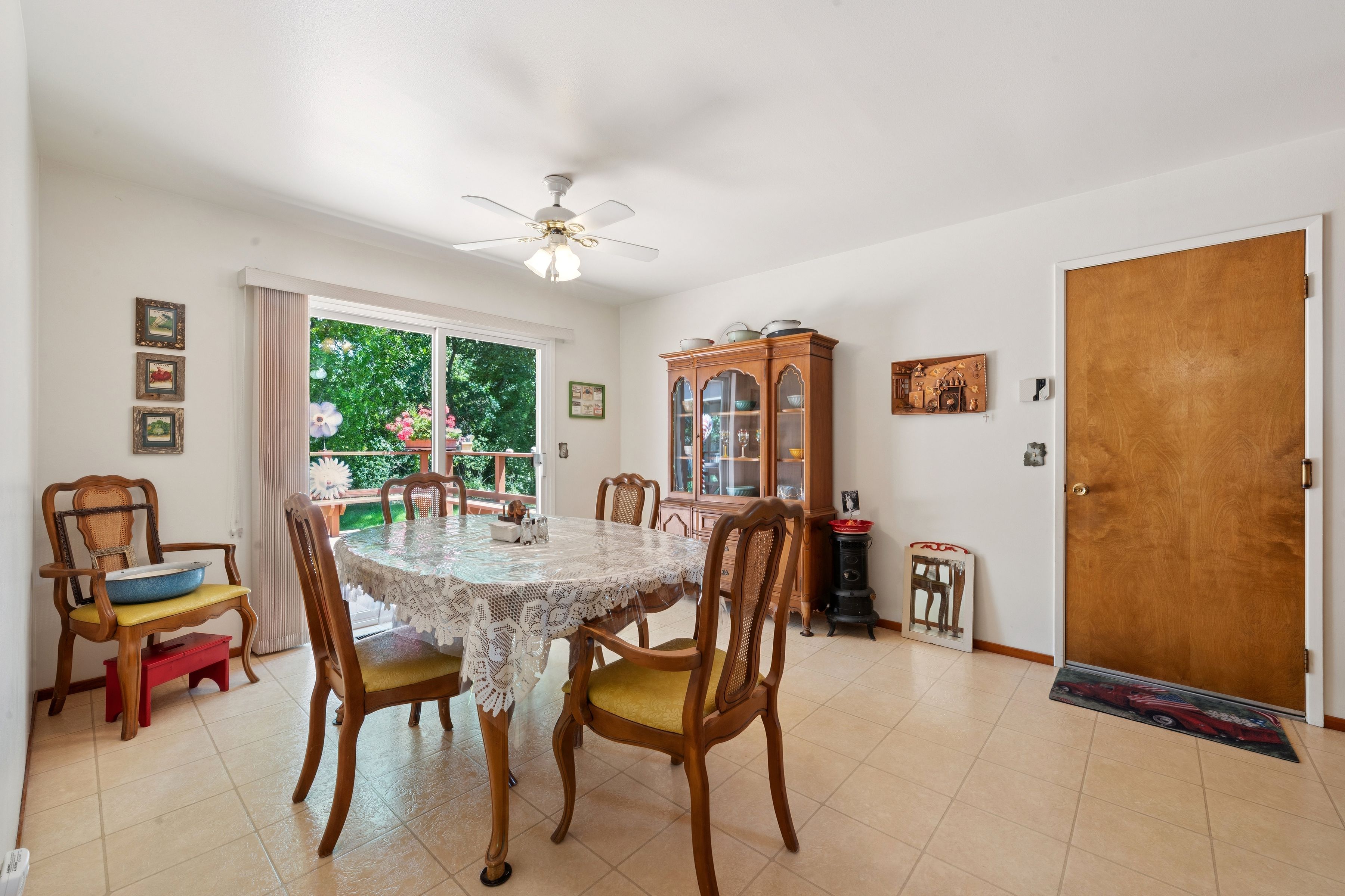  825 Woodside Aka Madrone Road - 物件實景