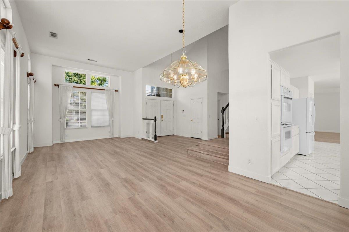 Clovis, California, 93611, United States, 5 Bedrooms Bedrooms, ,3 BathroomsBathrooms,Residential,For Sale,1924098