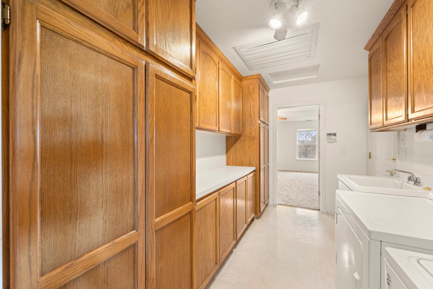 Shingle Springs, California, 95682, United States, 3 Bedrooms Bedrooms, ,3 BathroomsBathrooms,Residential,For Sale,1997420