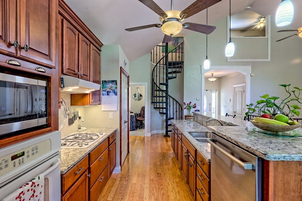 Blairsville, Georgia, 30512, United States, 4 Bedrooms Bedrooms, ,3 BathroomsBathrooms,Residential,For Sale,1827320