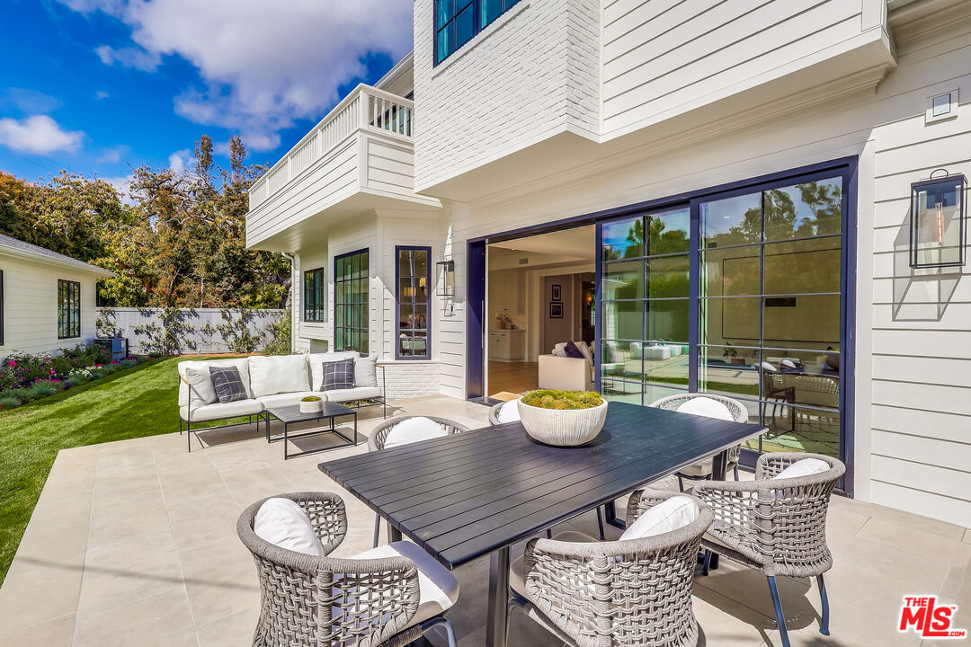 Los Angeles, California, 90049, United States, 7 Bedrooms Bedrooms, ,4 BathroomsBathrooms,Residential,For Sale,1912461