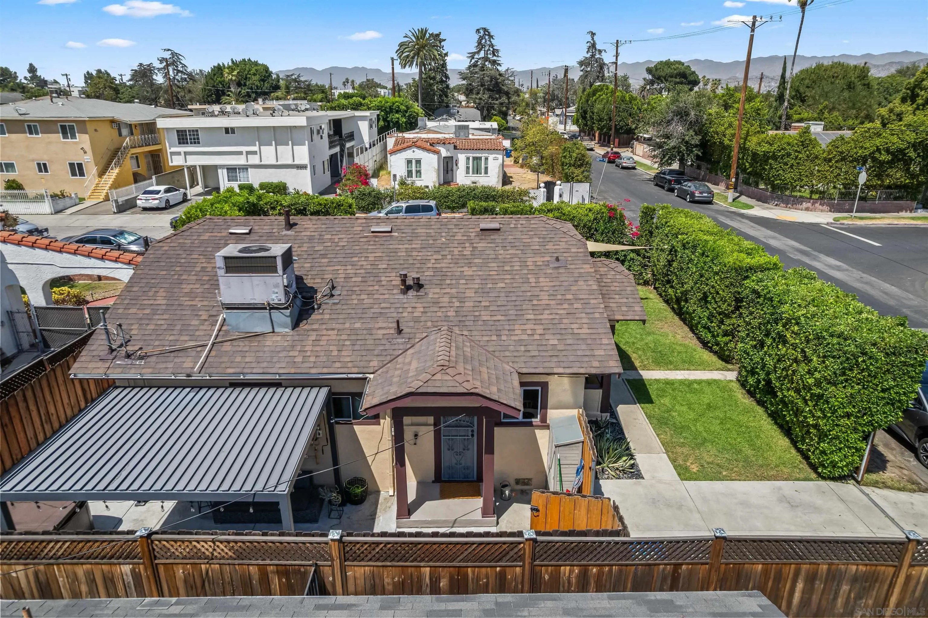 North Hollywood, California, 91601, United States, 2 Bedrooms Bedrooms, ,1 BathroomBathrooms,Residential,For Sale,1992001