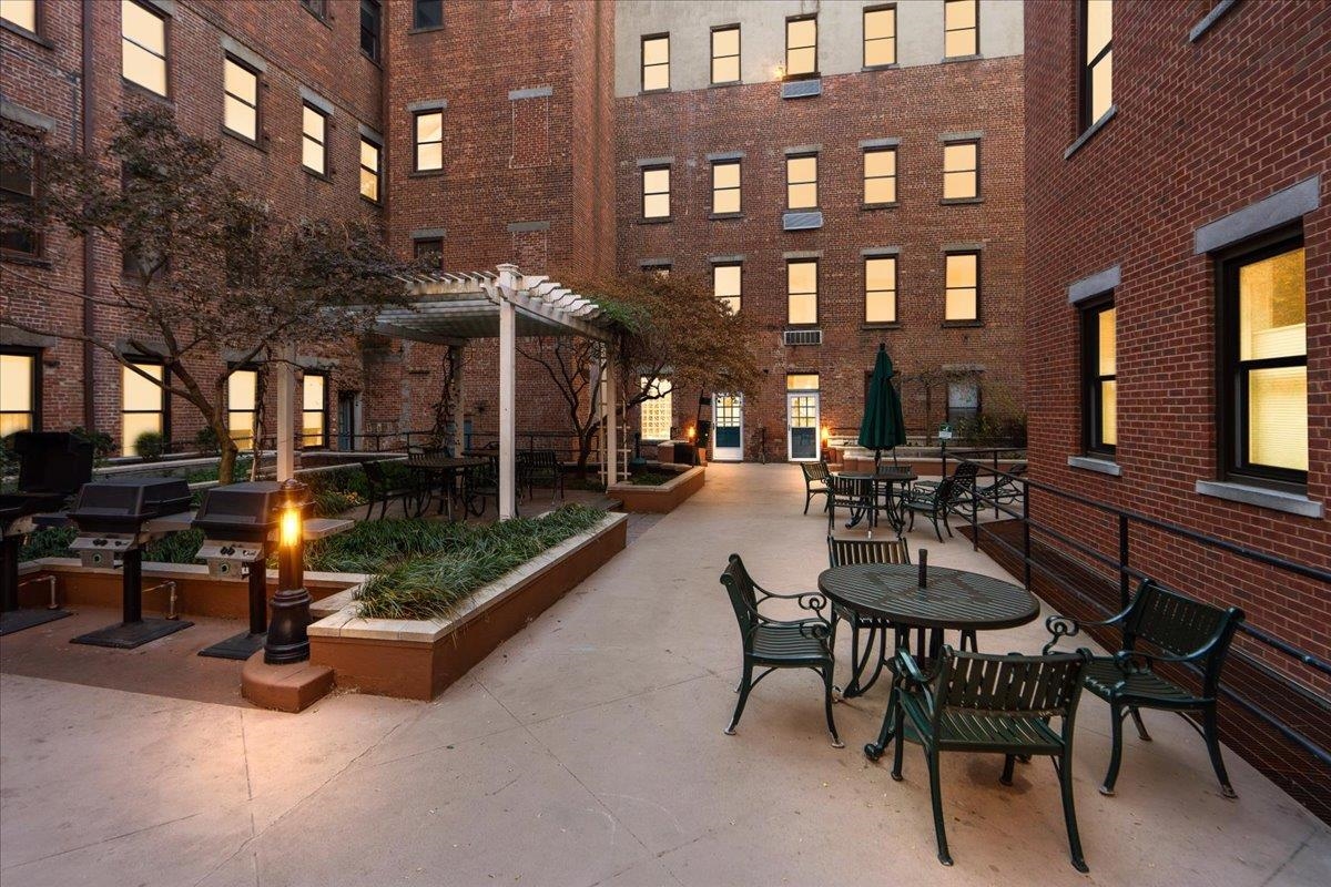 Jersey City, New Jersey, 07302, United States, 1 Bedroom Bedrooms, ,2 BathroomsBathrooms,Residential,For Sale,1949744