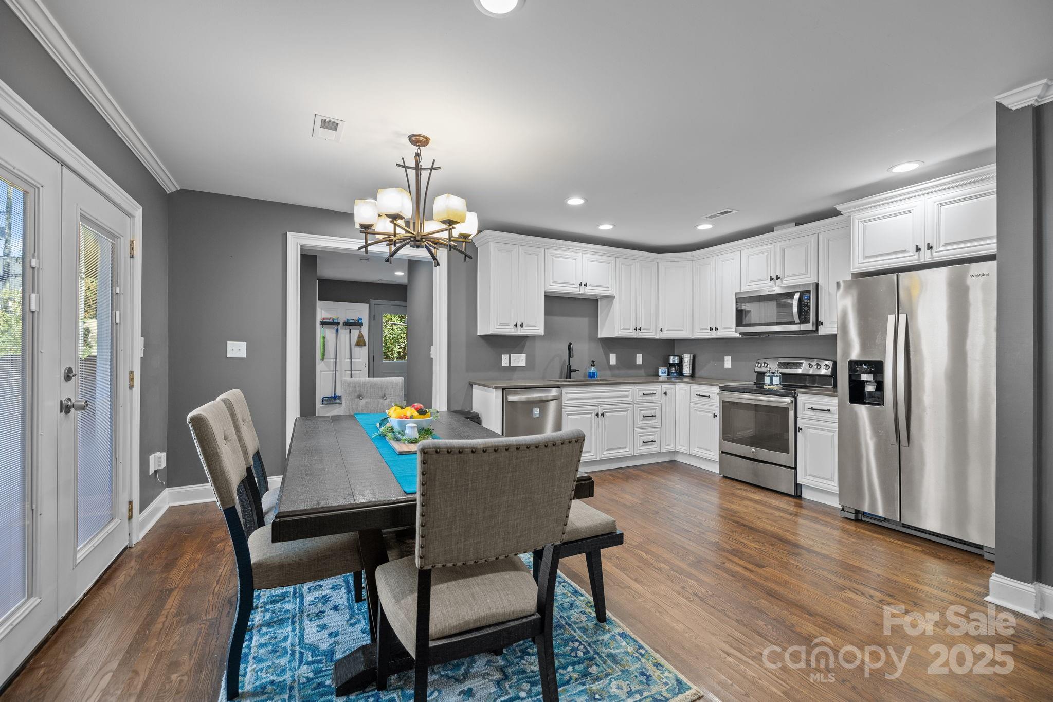 Charlotte, North Carolina, 28205, United States, 2 Bedrooms Bedrooms, ,2 BathroomsBathrooms,Residential,For Sale,1987651