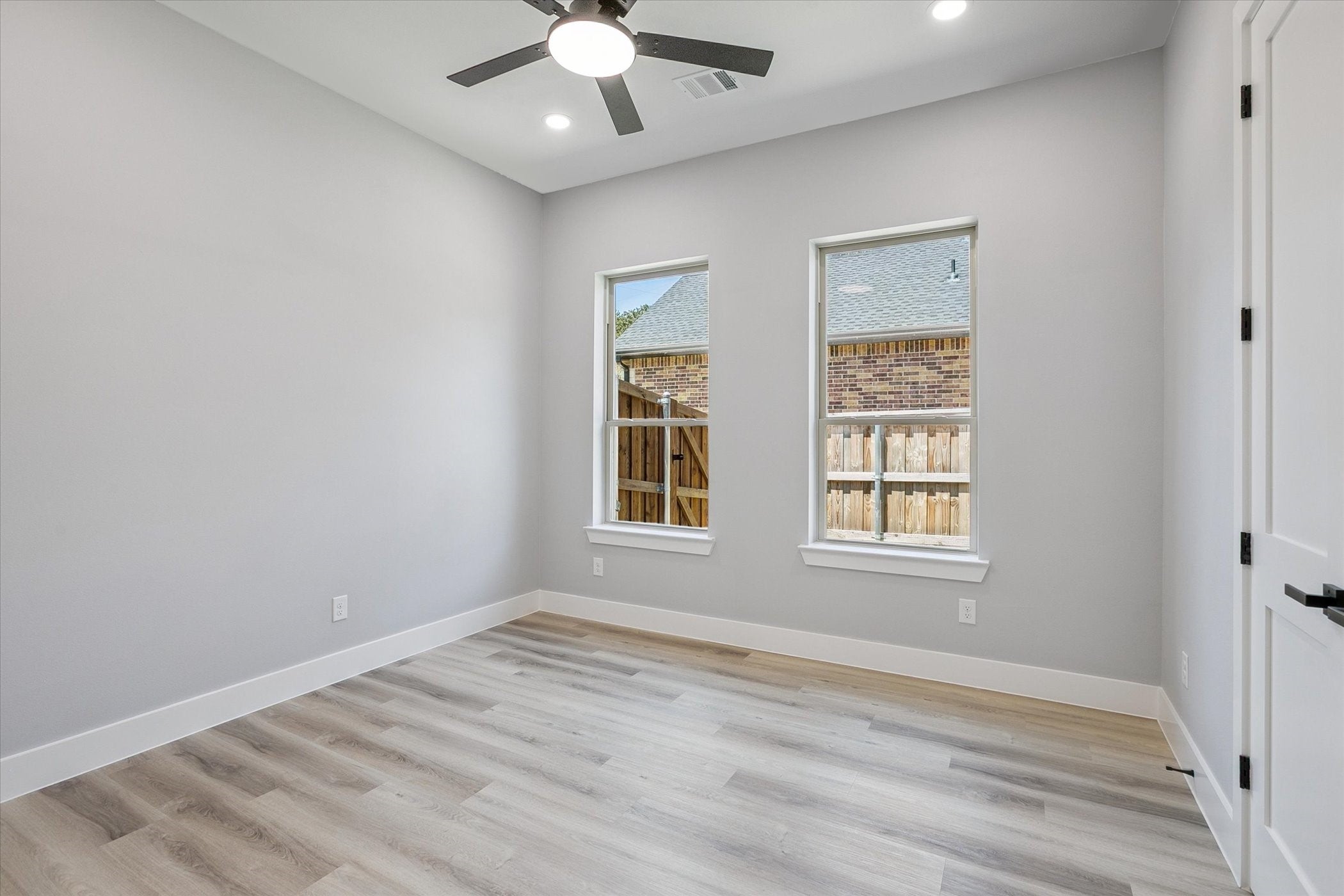 Arlington, Texas, 76012, United States, 4 Bedrooms Bedrooms, ,3 BathroomsBathrooms,Residential,For Sale,1974791