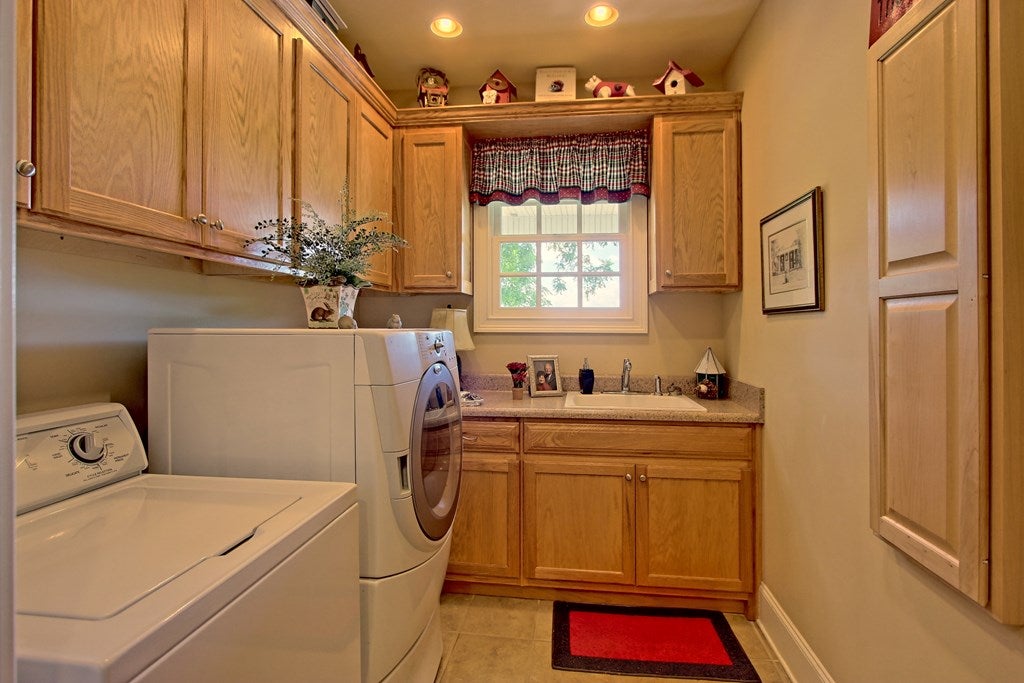 Hayesville, North Carolina, 28904, United States, 5 Bedrooms Bedrooms, ,5 BathroomsBathrooms,Residential,For Sale,1913677
