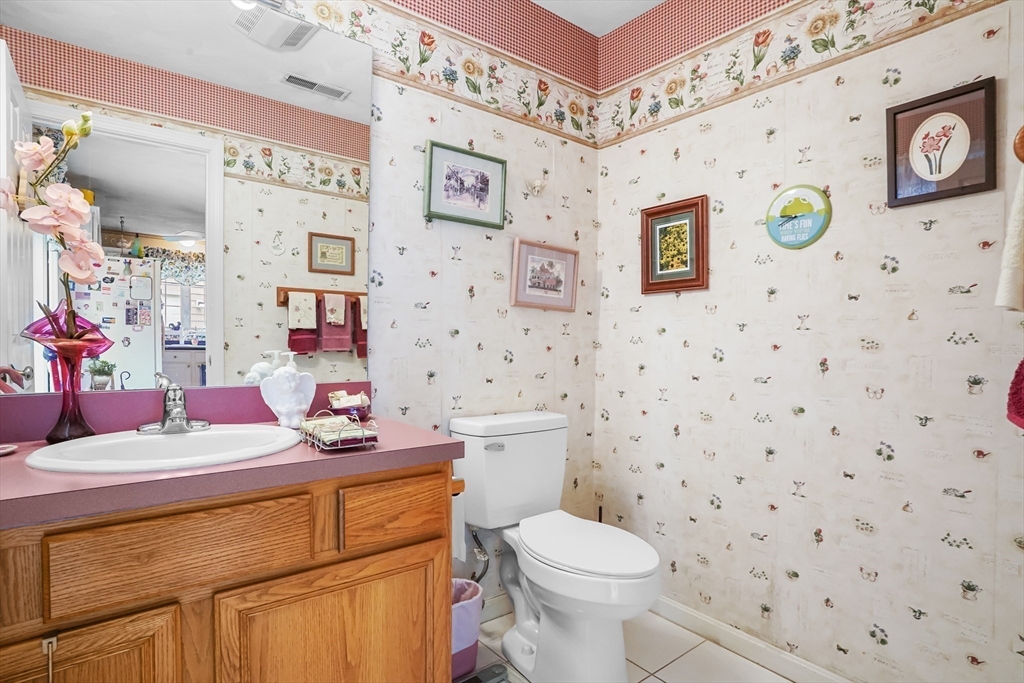 Tewksbury, Massachusetts, 01876, United States, 2 Bedrooms Bedrooms, ,2 BathroomsBathrooms,Residential,For Sale,2048183