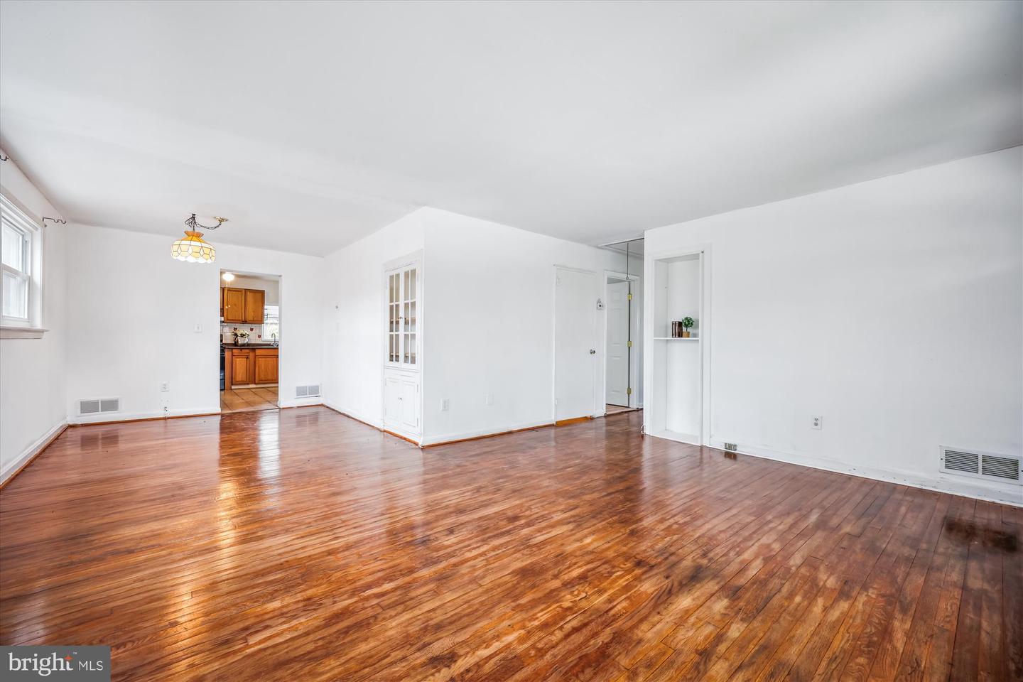 Silver Spring, Maryland, 20903, United States, 4 Bedrooms Bedrooms, ,2 BathroomsBathrooms,Residential,For Sale,1906591