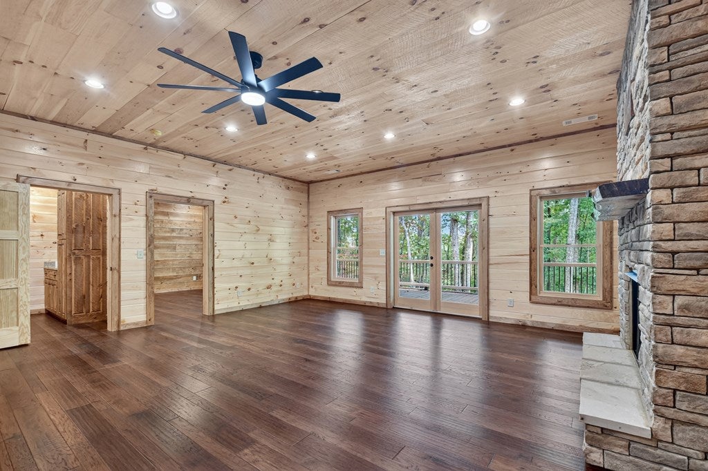 Mineral Bluff, Georgia, 30559, United States, 4 Bedrooms Bedrooms, ,3 BathroomsBathrooms,Residential,For Sale,1953348
