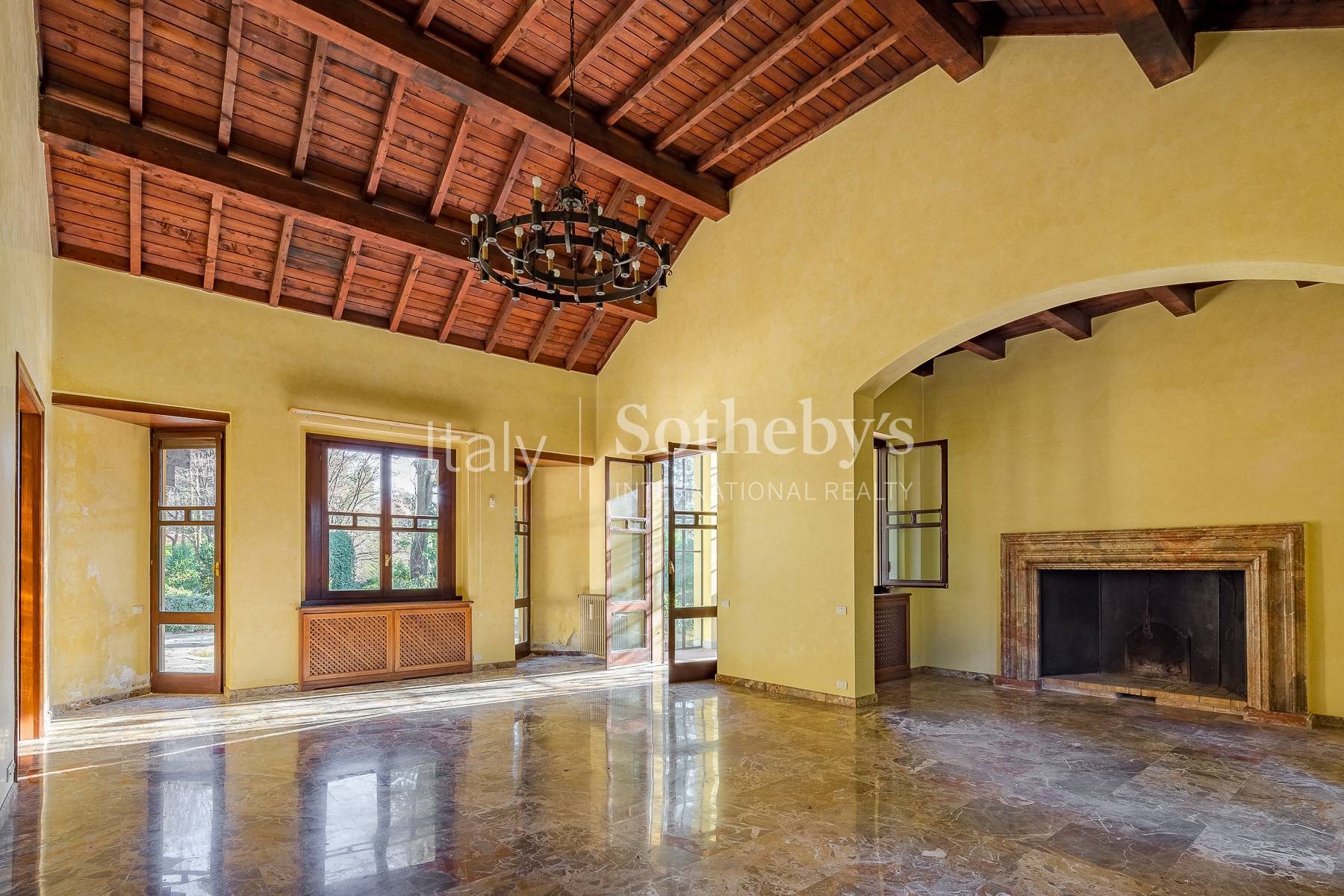  Villa with park and swimming pool in Carimate - 物件實景