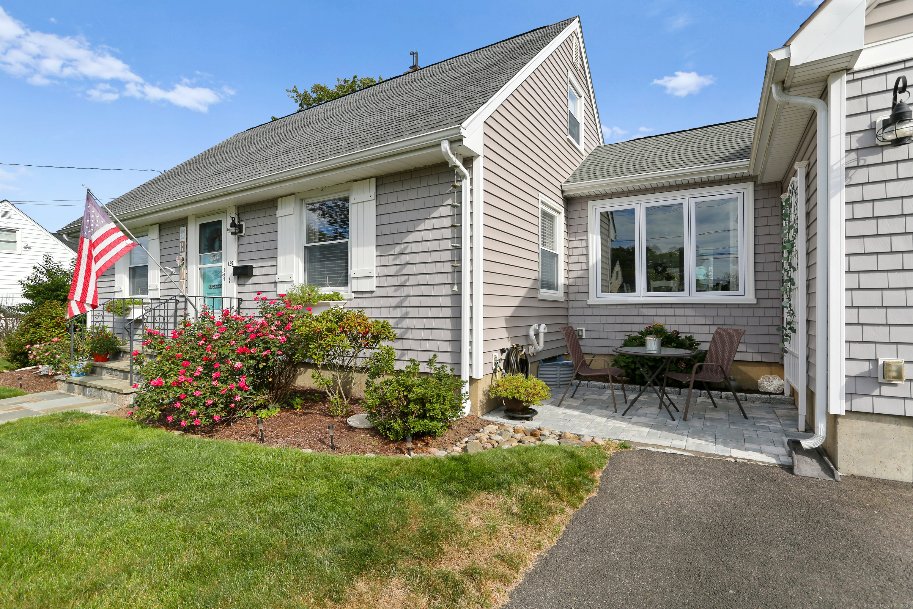 Milford, Connecticut, 06460, United States, 3 Bedrooms Bedrooms, ,2 BathroomsBathrooms,Residential,For Sale,1933050