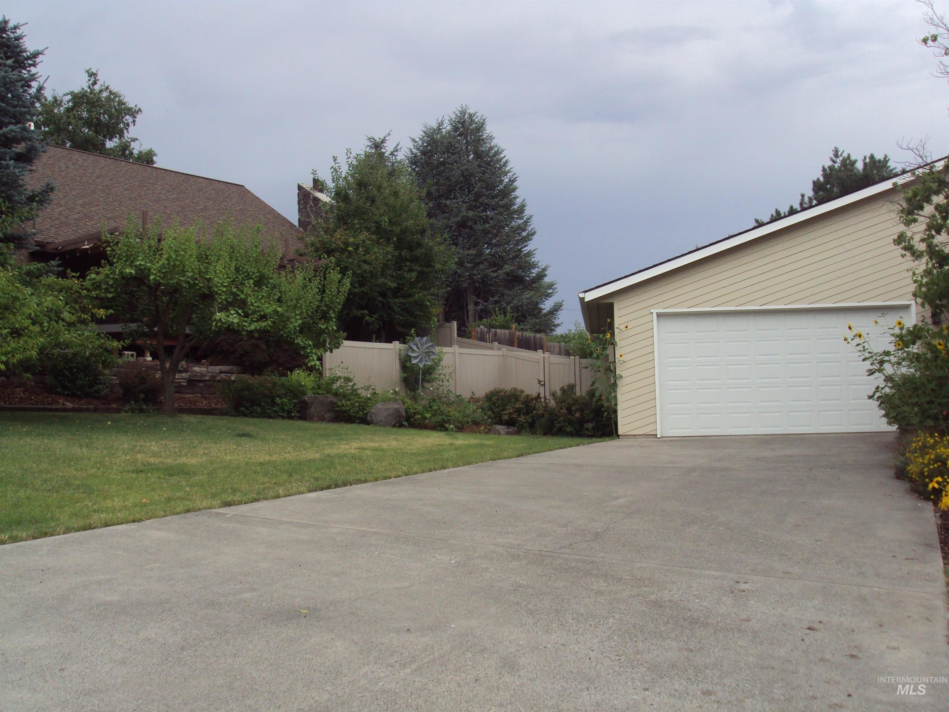 Lewiston, Idaho, 83501, United States, 5 Bedrooms Bedrooms, ,4 BathroomsBathrooms,Residential,For Sale,1905488
