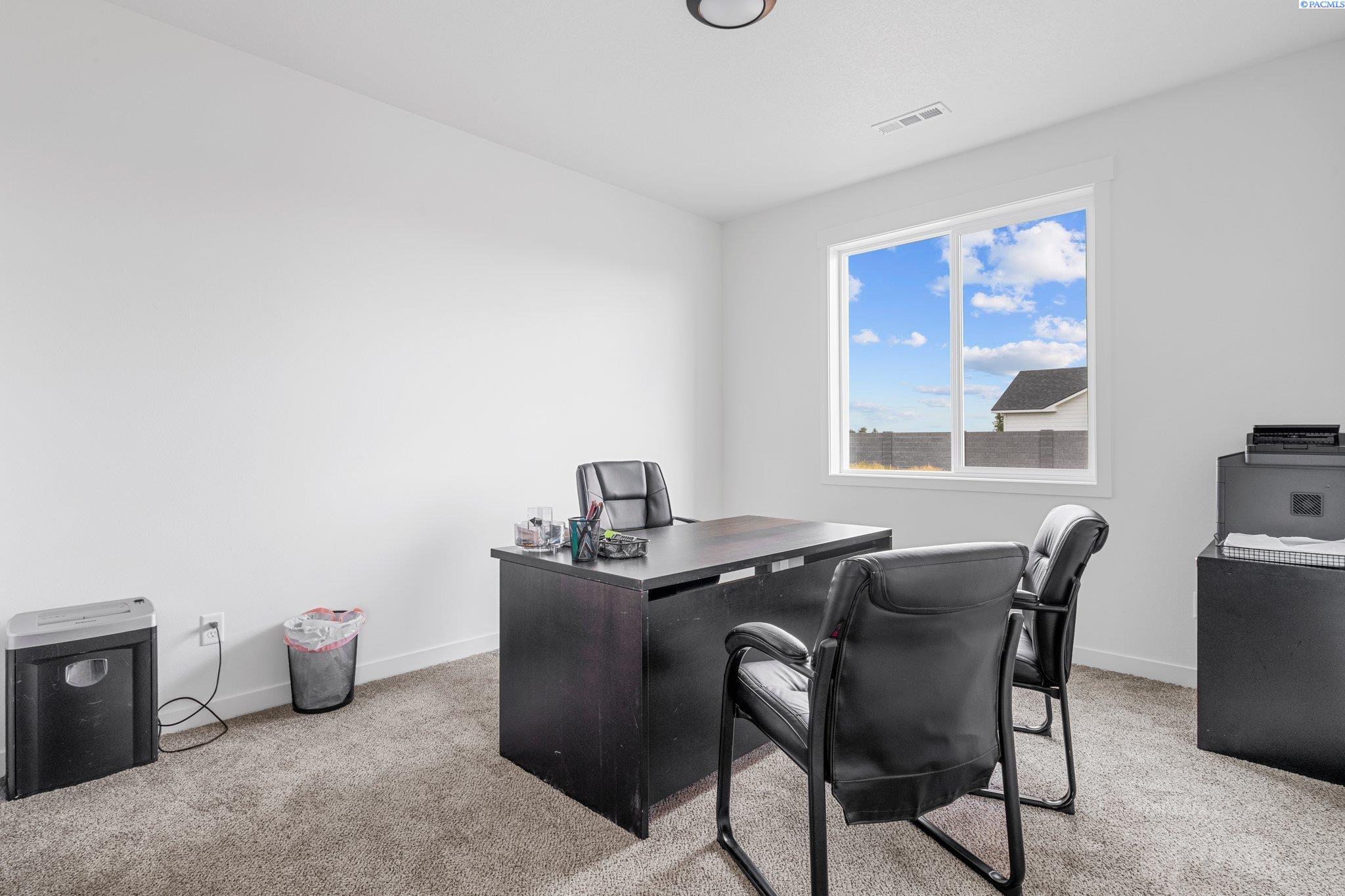 Pasco, Washington, 99301, United States, 4 Bedrooms Bedrooms, ,2 BathroomsBathrooms,Residential,For Sale,1949904