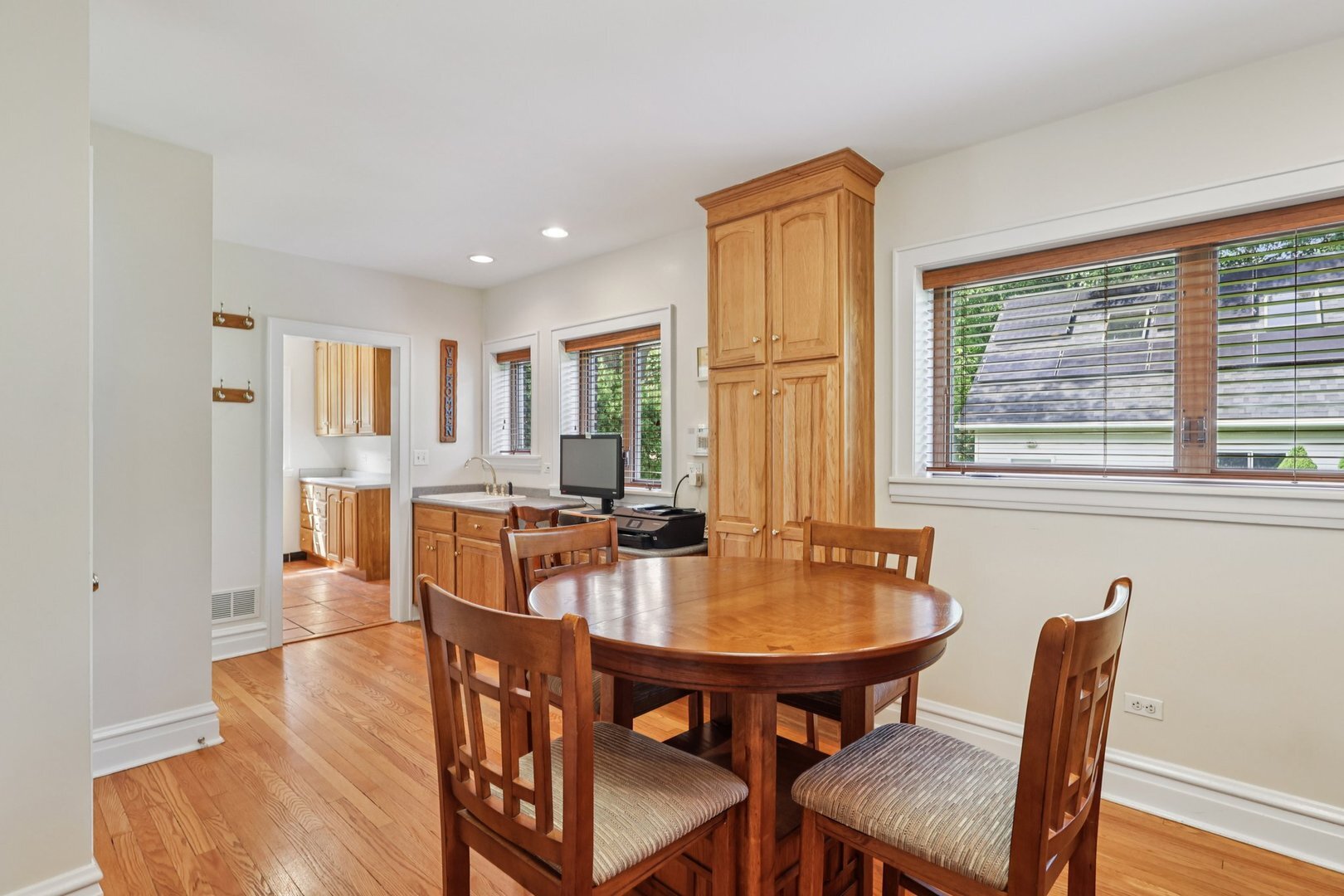 Evanston, Illinois, 60201, United States, 4 Bedrooms Bedrooms, ,4 BathroomsBathrooms,Residential,For Sale,1941847