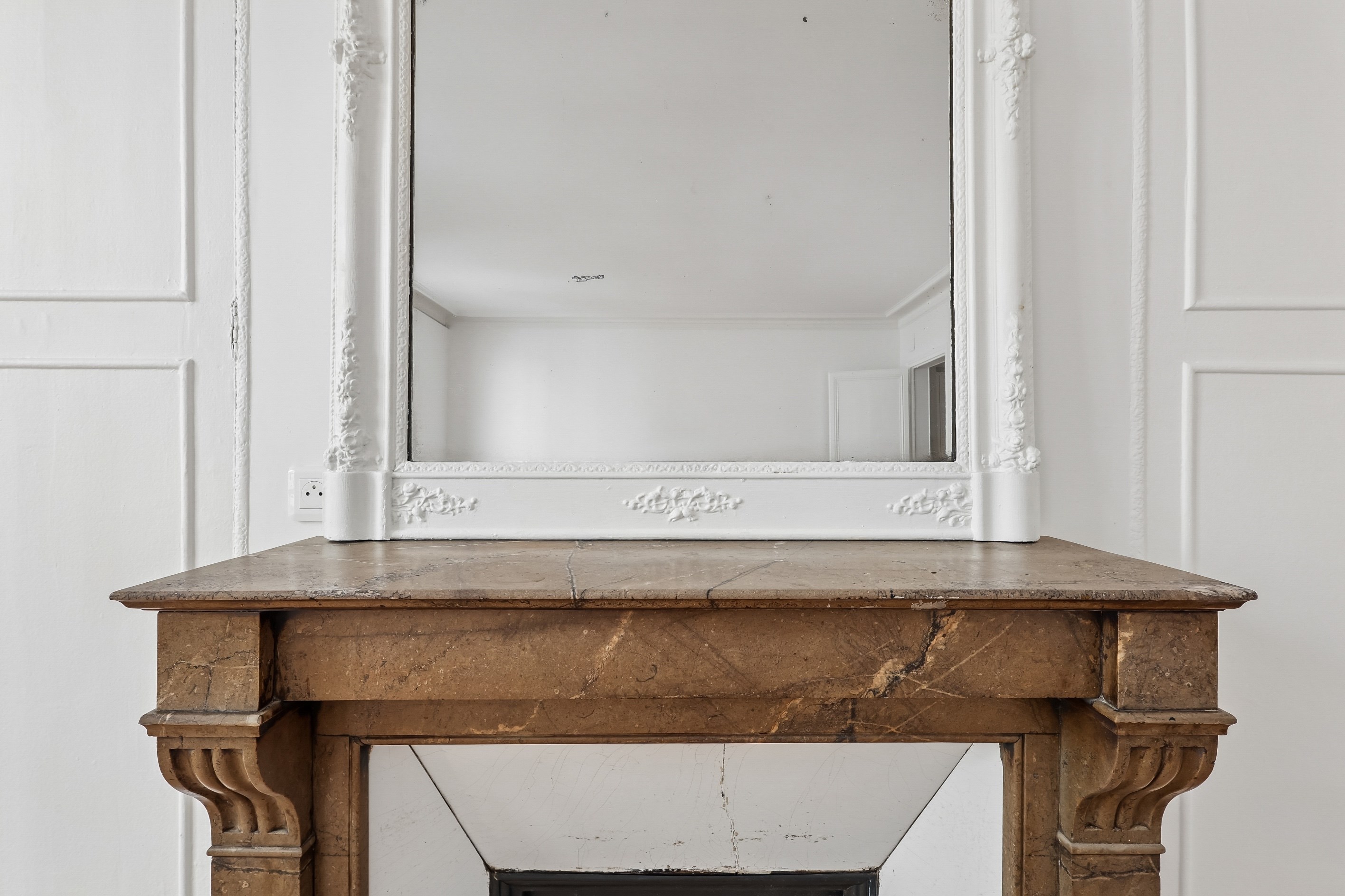  To sell- perfect condition-Place de l