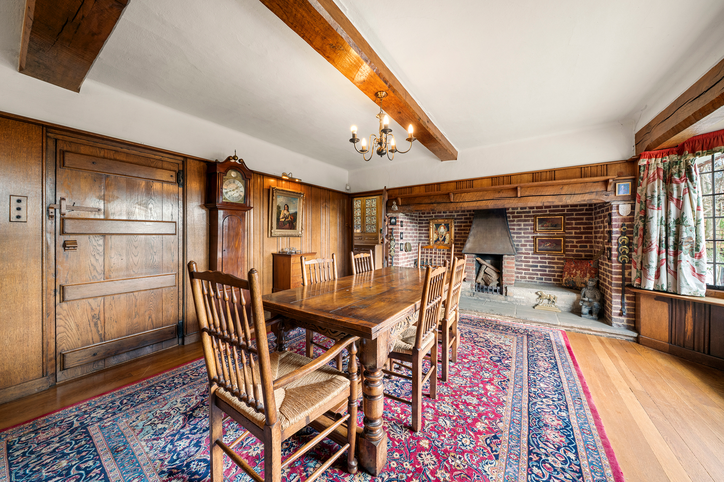  A Handsome House on One of Esher’s Most Coveted Private Roads - 物件實景